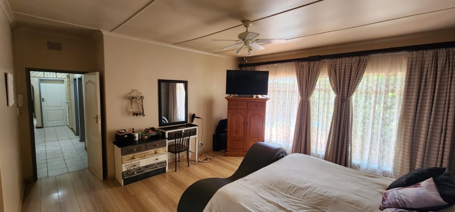 7 Bedroom Property for Sale in Flamwood North West